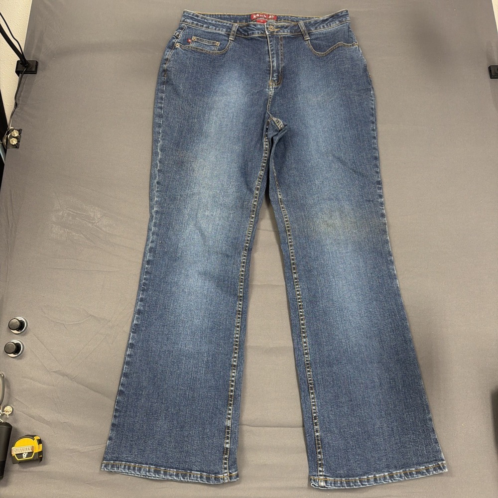 These are Zanadi brand jeans featuring a faded, medium-blue wash Y2K Size 16